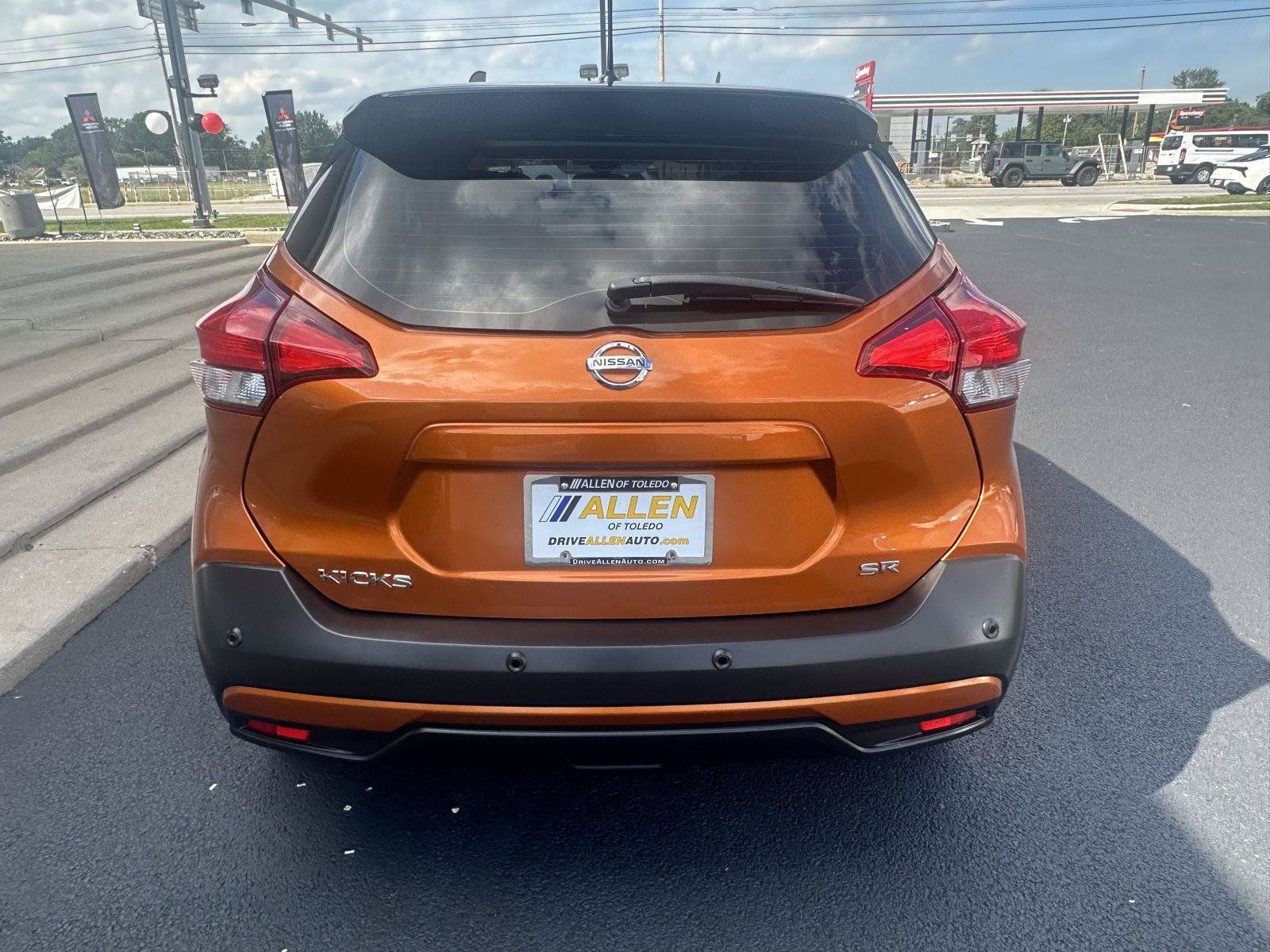 Used 2020 Nissan Kicks SR w/ SR Premium Package FWD image 9