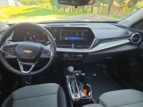 Used 2026 Chevrolet Trax LT w/ Driver Confidence Package FWD image 17