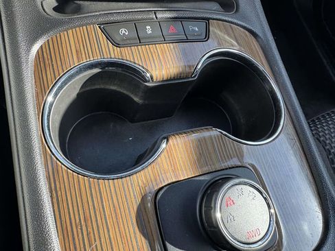 Used 2020 GMC Acadia SLE image 28