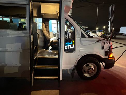 Used 2005 Chevrolet Express 3500 w/ School Bus Package image 18