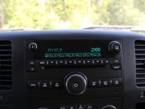 Used 2011 Chevrolet Silverado 2500 LT w/ Interior Plus Package AWD/4WD image 27
