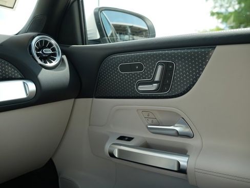 Certified 2026 Mercedes-Benz GLB 250 4MATIC image 31