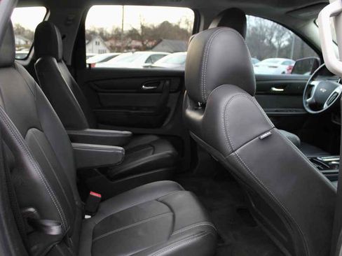 Used 2017 Chevrolet Traverse LT image 32