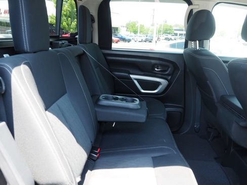 Used 2018 Nissan Titan SV AWD/4WD image 17