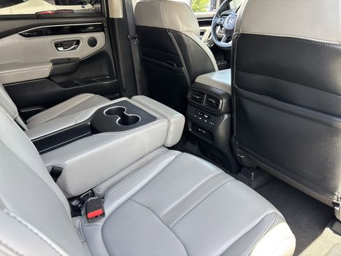 Used 2024 Honda Pilot EX-L image 12