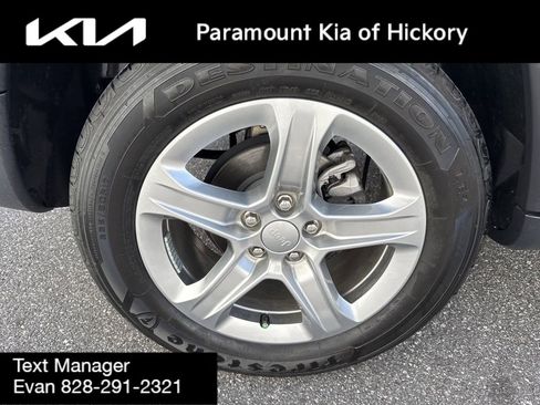 Used 2024 Jeep Compass Sport image 9