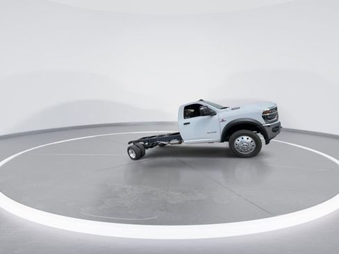 New 2025 RAM 5500 4x4 Regular Cab image 2