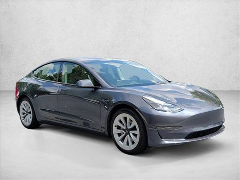 Used 2023 Tesla Model 3 Standard Range RWD image 3