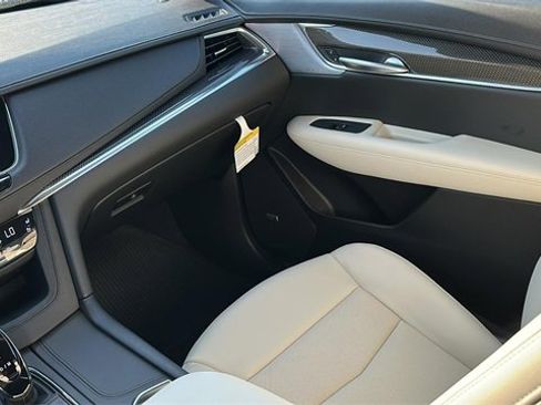 New 2025 Cadillac XT5 Sportv image 18