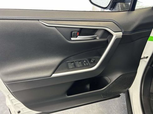 Used 2025 Toyota RAV4 XSE AWD/4WD image 18