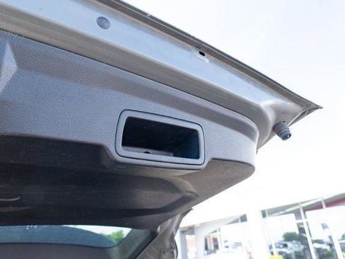 Used 2020 Jeep Renegade Latitude w/ UConnect 8.4 Nav Group image 34