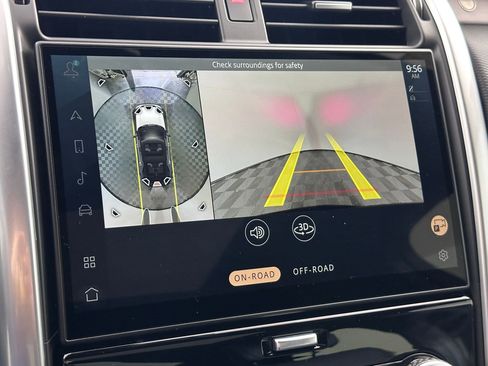 Used 2024 Land Rover Discovery Dynamic SE image 25