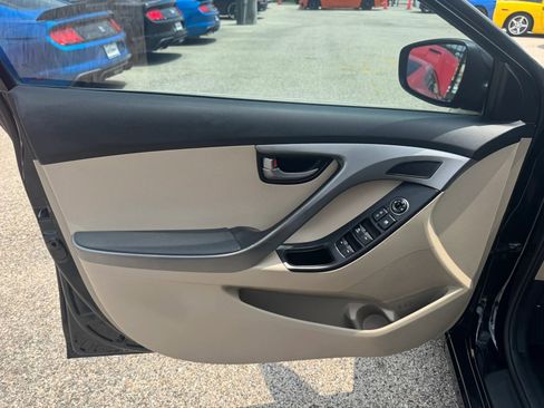 Used 2016 Hyundai Elantra SE FWD image 9