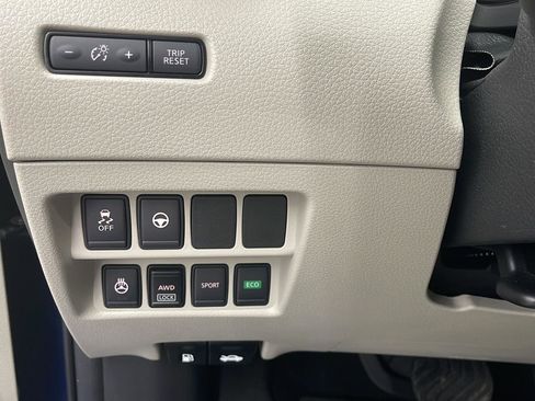 Used 2021 Nissan Rogue Sport SL w/ Premium Package image 16