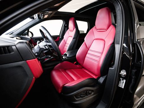 Certified 2025 Porsche Cayenne GTS AWD/4WD image 5