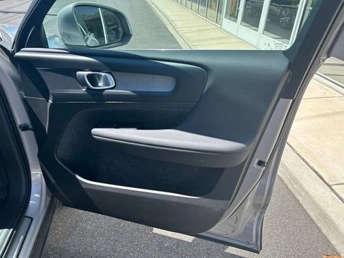 Certified 2025 Volvo XC40 B5 Plus AWD/4WD image 14