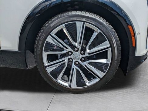 Used 2025 Cadillac Lyriq Luxury RWD image 11
