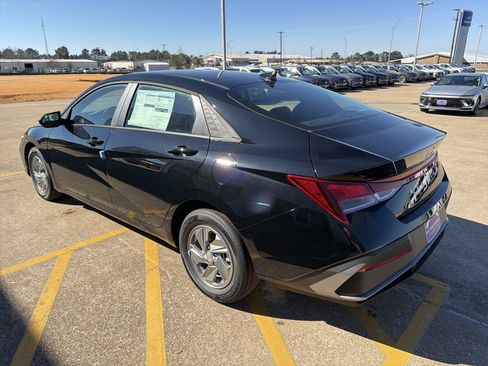 New 2026 Hyundai Elantra SE image 4