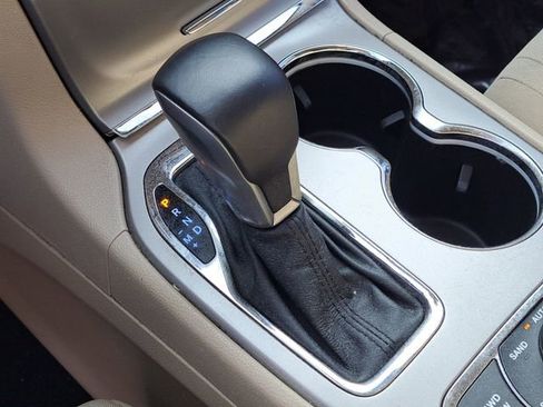 Used 2019 Jeep Grand Cherokee Laredo image 16