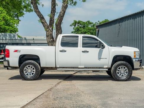 Used 2014 Chevrolet Silverado 2500 LT w/ Interior Plus Package AWD/4WD image 7
