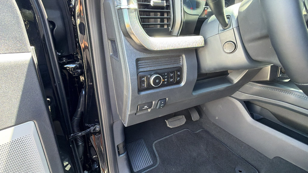 Used 2026 Ford F250 Platinum AWD/4WD image 14