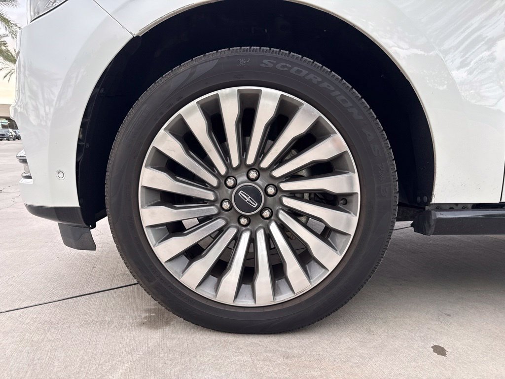 Used 2020 Lincoln Navigator Reserve w/ Luxury Package AWD/4WD image 9