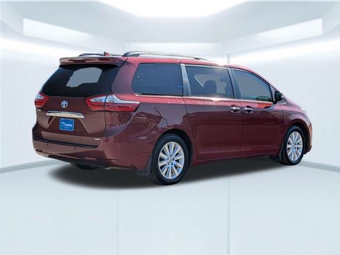 Used 2015 Toyota Sienna XLE image 6