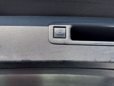 Used 2022 Toyota Highlander XLE AWD/4WD image 48