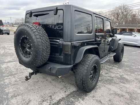 Used 2016 Jeep Wrangler Unlimited Sahara w/ Connectivity Group AWD/4WD image 3
