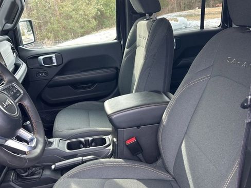 Used 2024 Jeep Wrangler Sahara image 18