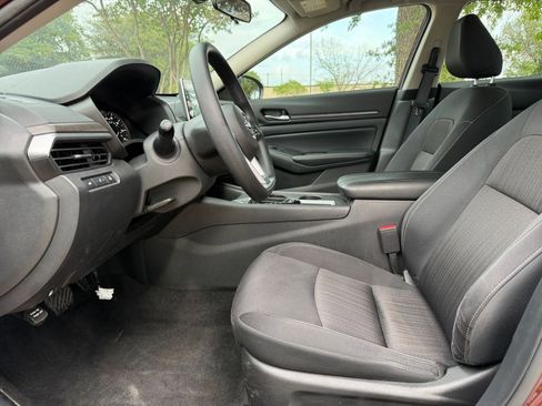 Used 2025 Nissan Altima 2.5 SV image 27