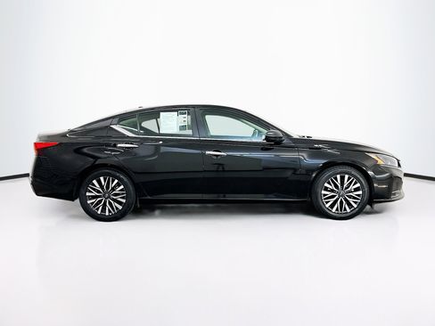 Used 2025 Nissan Altima 2.5 SV FWD image 10