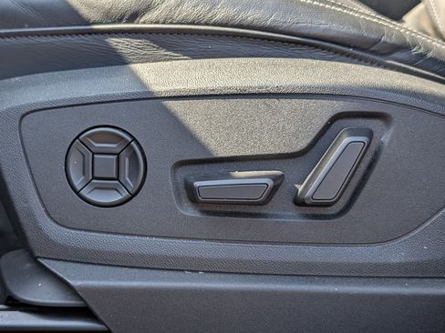 Used 2023 Audi e-tron Premium Plus w/ Premium Plus Package AWD/4WD image 20