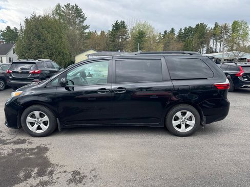 Used 2020 Toyota Sienna LE FWD image 2
