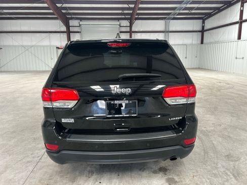 Used 2019 Jeep Grand Cherokee Laredo image 4