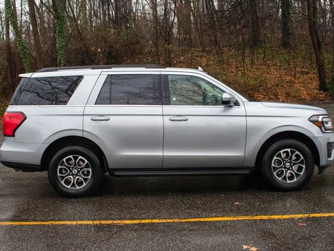 Used 2024 Ford Expedition XLT image 10