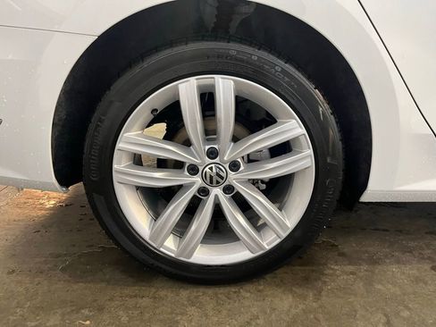 Used 2018 Volkswagen Passat 2.0T SEL Premium image 29