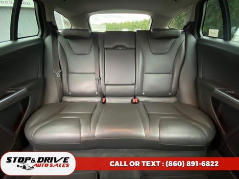 Used 2016 Volvo V60 T5 Cross Country image 19