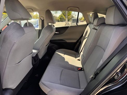 Used 2023 Toyota Venza LE AWD/4WD image 16
