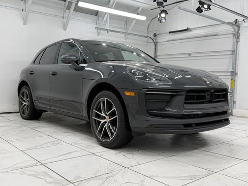 Certified 2025 Porsche Macan image 10