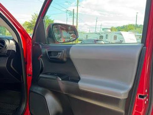 Used 2020 Toyota Tacoma SR AWD/4WD image 7