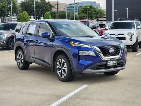 Used 2022 Nissan Rogue SV FWD image 3