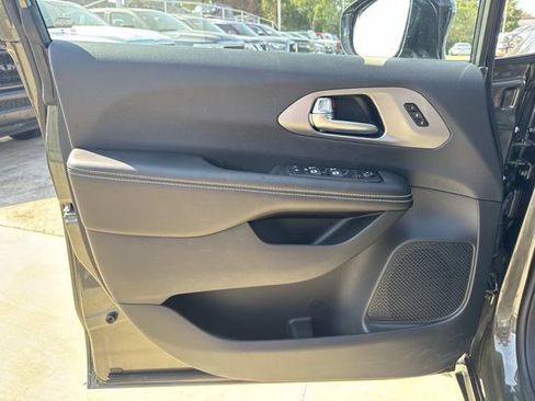 New 2027 Chrysler Pacifica Select w/ Family Tech Group FWD image 20
