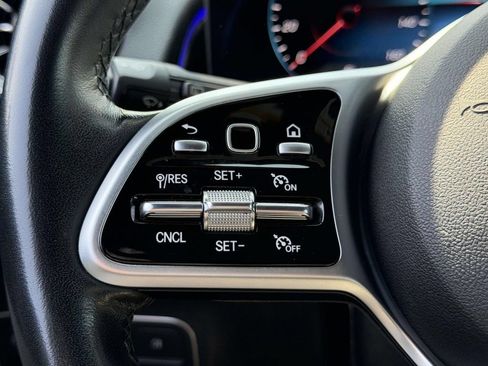 Used 2023 Mercedes-Benz GLB 250 4MATIC image 23