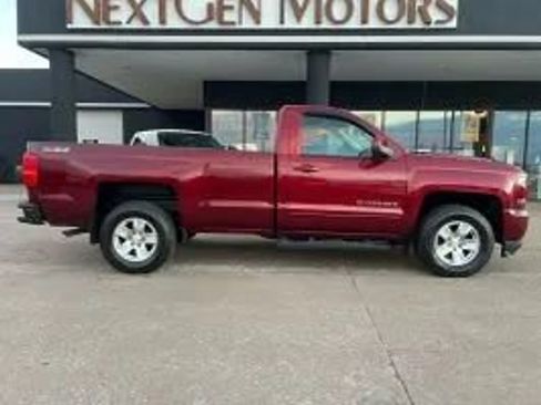 Used 2017 Chevrolet Silverado 1500 LT w/ LT Convenience Package image 2