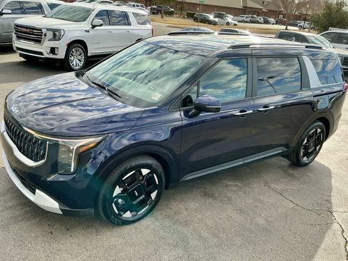 Used 2025 Kia Carnival EX image 5