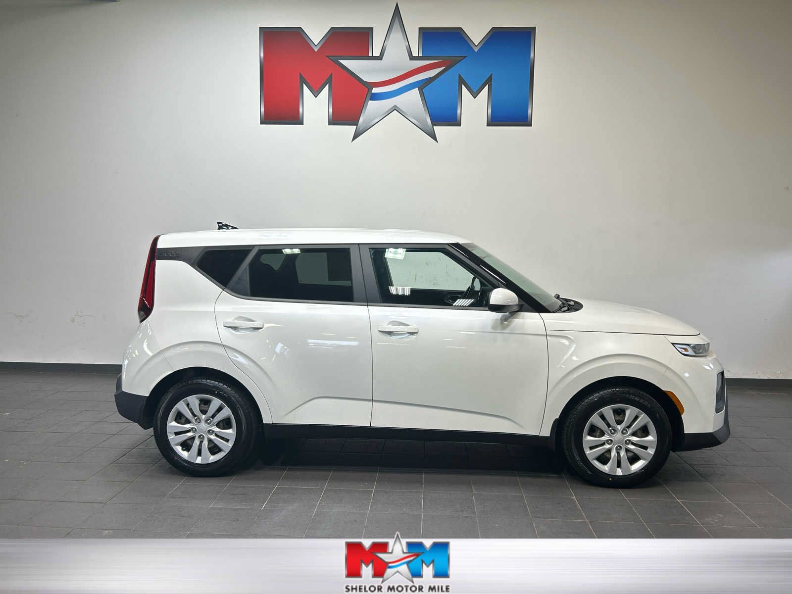 Used 2022 Kia Soul LX FWD image 1