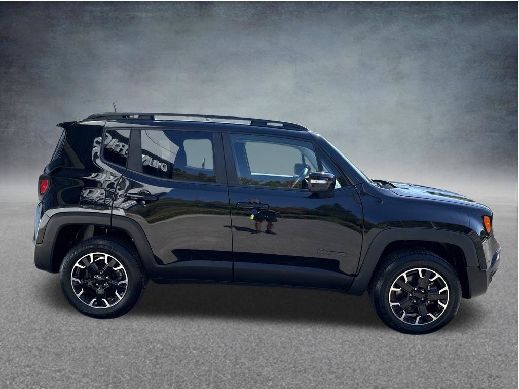 Used 2023 Jeep Renegade Latitude AWD/4WD image 6
