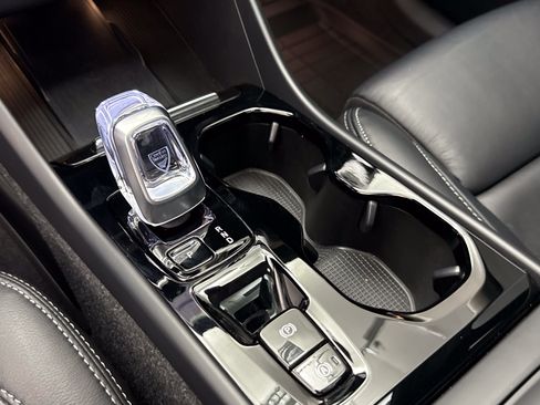 Certified 2023 Volvo XC40 B5 Plus w/ Protection Package Premier AWD/4WD image 19