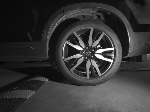Used 2020 Honda Pilot Touring image 8